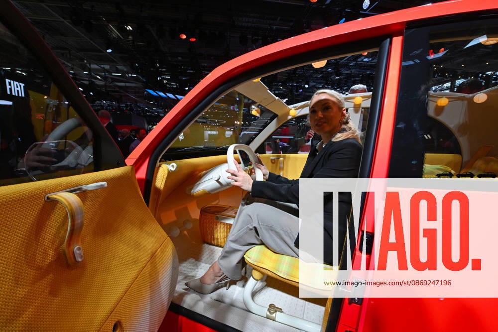 Illustration of the 2026 Paris Motor Show at Paris Expo · Porte de Versailles in Paris, France, on October 12, 2026 Lionel Urman Bestimage International Paris Motor Show at the Porte de Versailles in Paris, France, on October 12, 2026 Paris, France