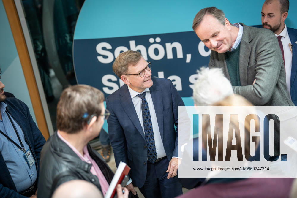 Außenminister Johann Wadephul im Konrad-Adenauer-Haus, im Gespräch mit Journalisten;Präsidiumsklausurtagung der CDU Deutschlands in Berlin, Oktober 2026, Berlin Berlin Deutschland Konrad-Adenauer-Haus