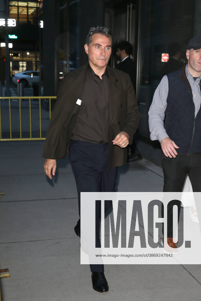 RUFUS SEWELL at ABC Studios in New York City for Ã¢â‚¬ËœGood Morning America. New York USA - ZUMAh16_ 20261012_zaf_h16_001