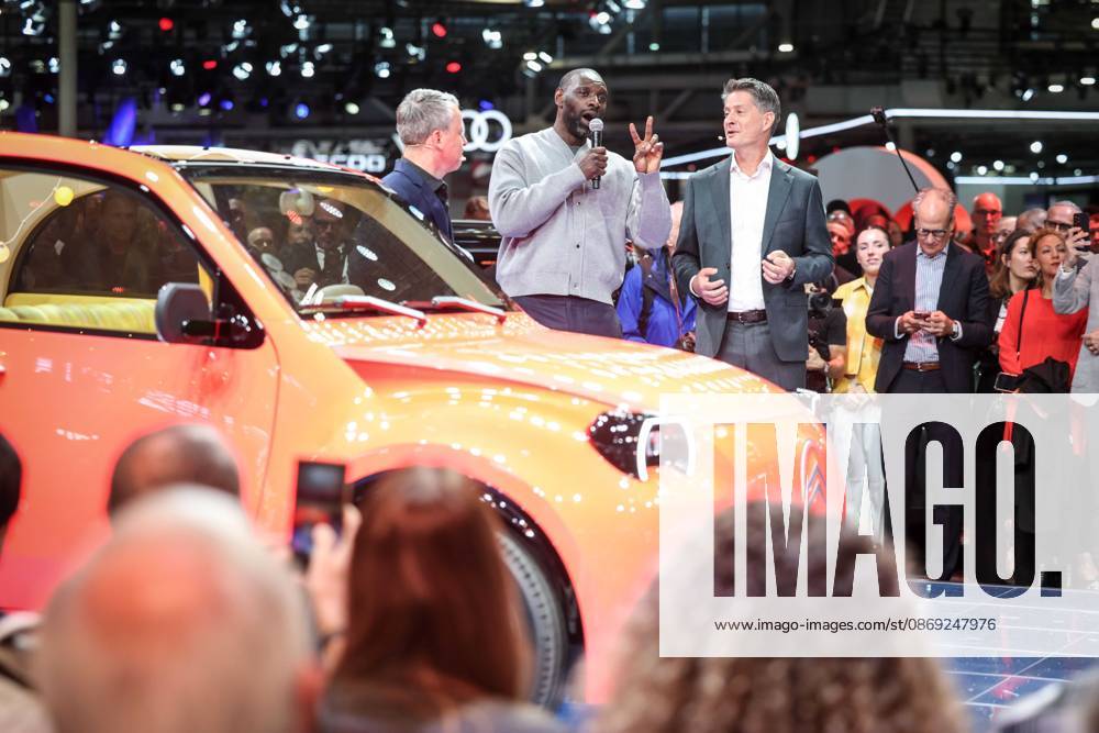Paris, France le 12 octobre 2026 - Ouverture du Mondial de l Auto 2026 a Paris Expo Porte de Versailles - Opening of the Paris Motor Show 2026 at Paris Expo Porte de Versailles Ici Omar Sy