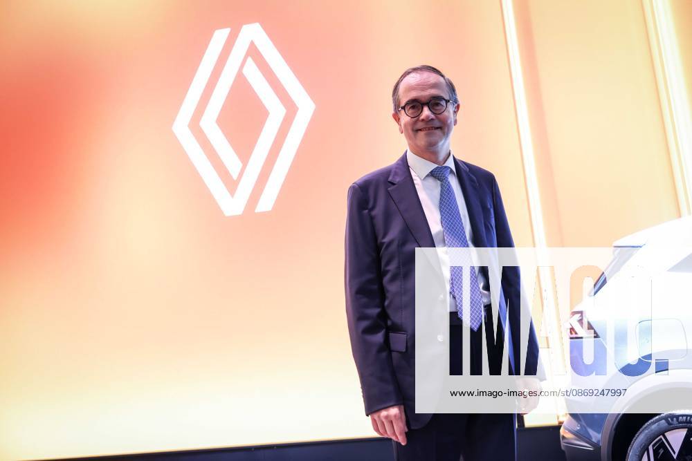 Paris, France le 12 octobre 2026 - Ouverture du Mondial de l Auto 2026 a Paris Expo Porte de Versailles - Opening of the Paris Motor Show 2026 at Paris Expo Porte de Versailles Ici CEO of French car maker Renault Group, Francois Provost
