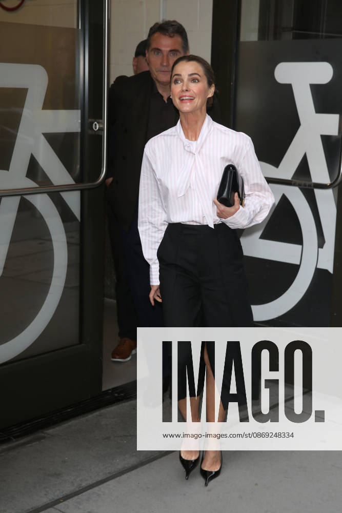 KERI RUSSELL and RUFUS SEWELL at ABC Studios in New York City for ‘Good Morning America. New York USA - ZUMAh16_ 20261012_zaf_h16_016