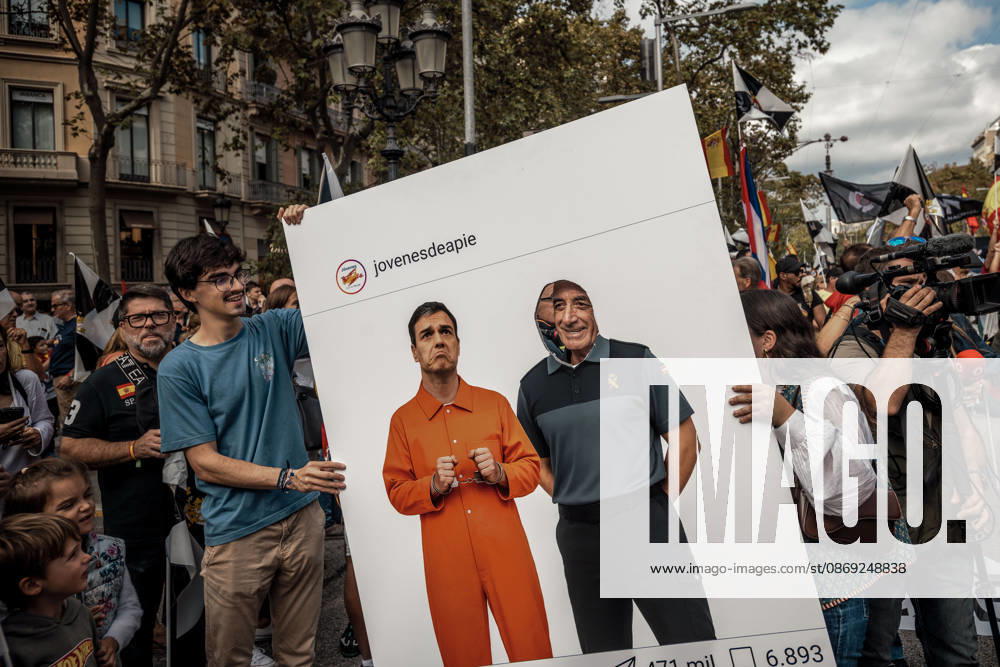 A demonstrator poses with his face through a cutout in a placard depicting Spanish Prime Minister Pedro So¡nchez in an orange prison uniform during a rally marking Spainâ€⠢s National Day. Barcelona Spain - ZUMAo105 20261012_fap_o105_015