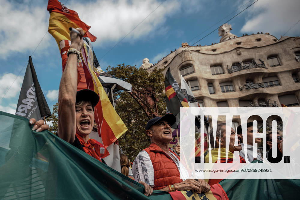 Demonstrators chant slogans behind a banner during a rally marking Spainâ€⠢s National Day. Barcelona Spain - ZUMAo105 20261012_fap_o105_027