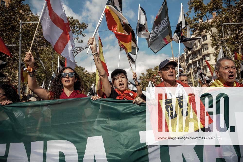 Demonstrators chant slogans behind a banner during a rally marking Spainâ€⠢s National Day. Barcelona Spain - ZUMAo105 20261012_fap_o105_030
