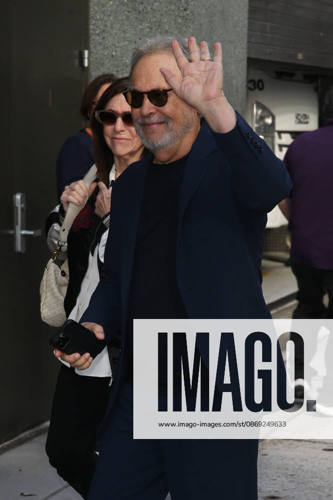 BILLY CRYSTAL at ABC Studios in New York City for ‘Good Morning America. New York USA - ZUMAh16_ 20261012_zaf_h16_059