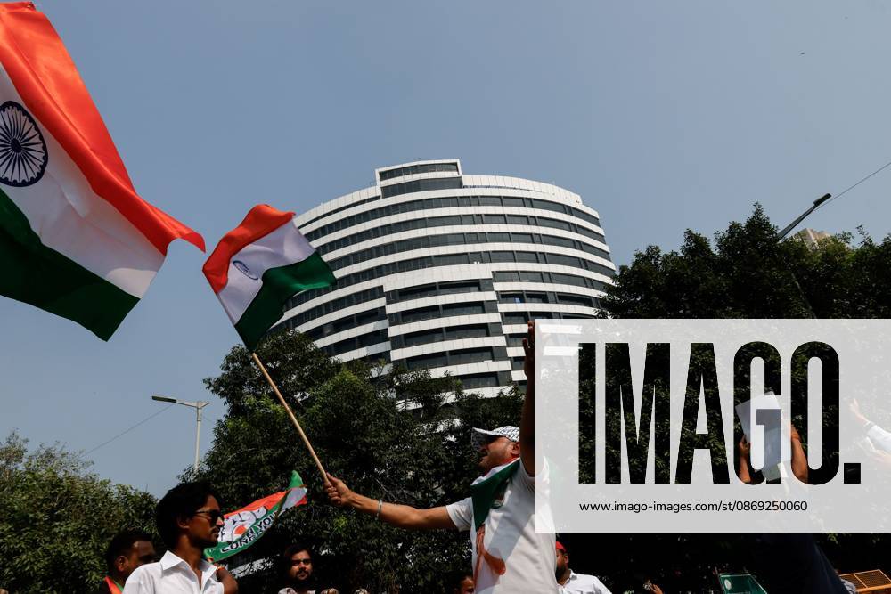 NEW DELHI, INDIA, OCTOBER 12, 2026: Congress leader Rahul Gandhi takes part in a protest march from Barakhamba Road towards the Supreme Court in New Delhi, demanding the resignation of India s Chief Election Commissioner Gyanesh Kumar over alleged irregularities in the Special Intensive Revision (SIR) of electoral rolls. The Election Commission denies wrongdoing. New Delhi India - ZUMAq101 20261012_zna_q101_043