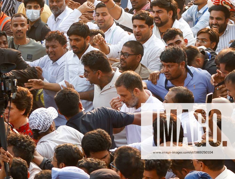 NEW DELHI, INDIA, OCTOBER 12, 2026: Congress leader Rahul Gandhi takes part in a protest march from Barakhamba Road towards the Supreme Court in New Delhi, demanding the resignation of India s Chief Election Commissioner Gyanesh Kumar over alleged irregularities in the Special Intensive Revision (SIR) of electoral rolls. The Election Commission denies wrongdoing. New Delhi India - ZUMAq101 20261012_zna_q101_049