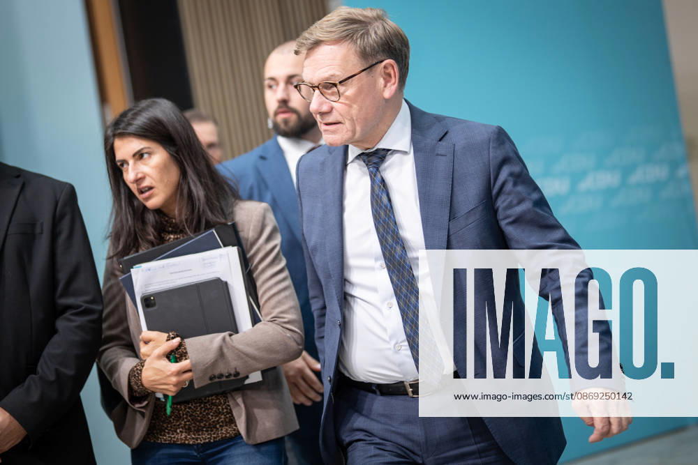 Außenminister Johann Wadephul im Konrad-Adenauer-Haus, mit Serap Güler, Staatsministerin beim Bundesminister des Auswärtigen;Präsidiumsklausurtagung der CDU Deutschlands in Berlin, Oktober 2026, Berlin Berlin Deutschland Konrad-Adenauer-Haus