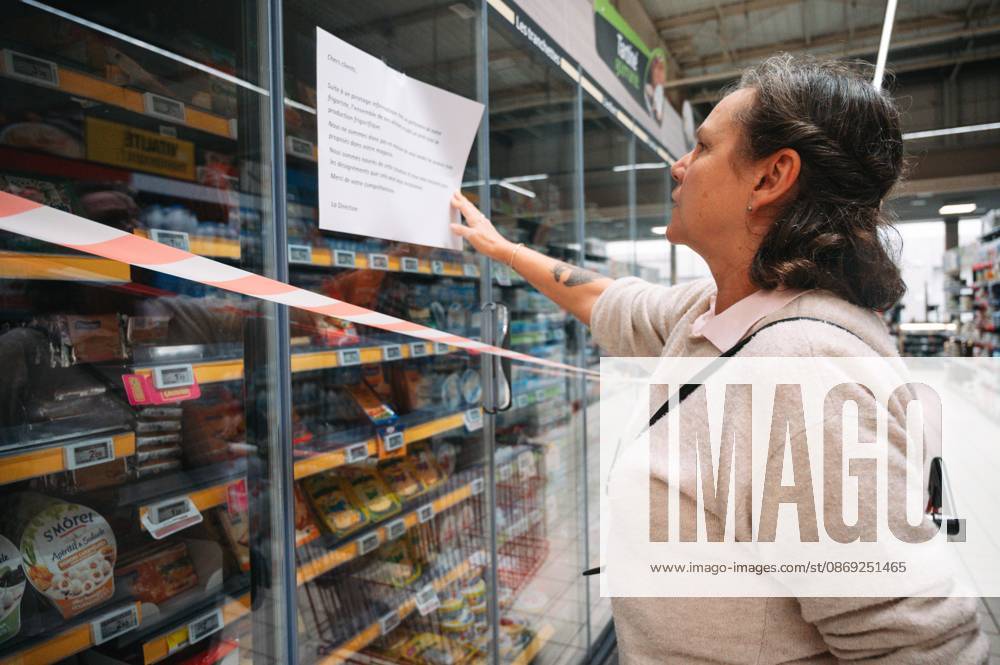 CYBERATTACK ON REFRIGERATION SYSTEMS IN SUPERMARKETS PHOTOPQR OUEST FRANCE ELSA RANCEL OUEST FRANCE LANNION OCTOBER 12, 2026 A cyberattack affected the refrigeration systems of about 100 major retail chains, such as Intermarché, Super U, and Leclerc, on Monday, October 12, 2026. Here, at this Intermarché in the Côtes-d’Armor—the store does not wish to be identified or named—the refrigerators in all the fresh and frozen food aisles have been shut down. THE SUPERMARKET DOES NOT WISH TO BE NAMED, SIMPLY A SCENE FROM AN INTERMARCHÉ IN THE CÔTES-D’ARMOR Photo by ELSA RANCEL, OUEST FRANCE Several large and medium-sized retailers were victims of a cyberattack that affected refrigeration equipment on the night of Monday, October 12, 2026, in LANNI