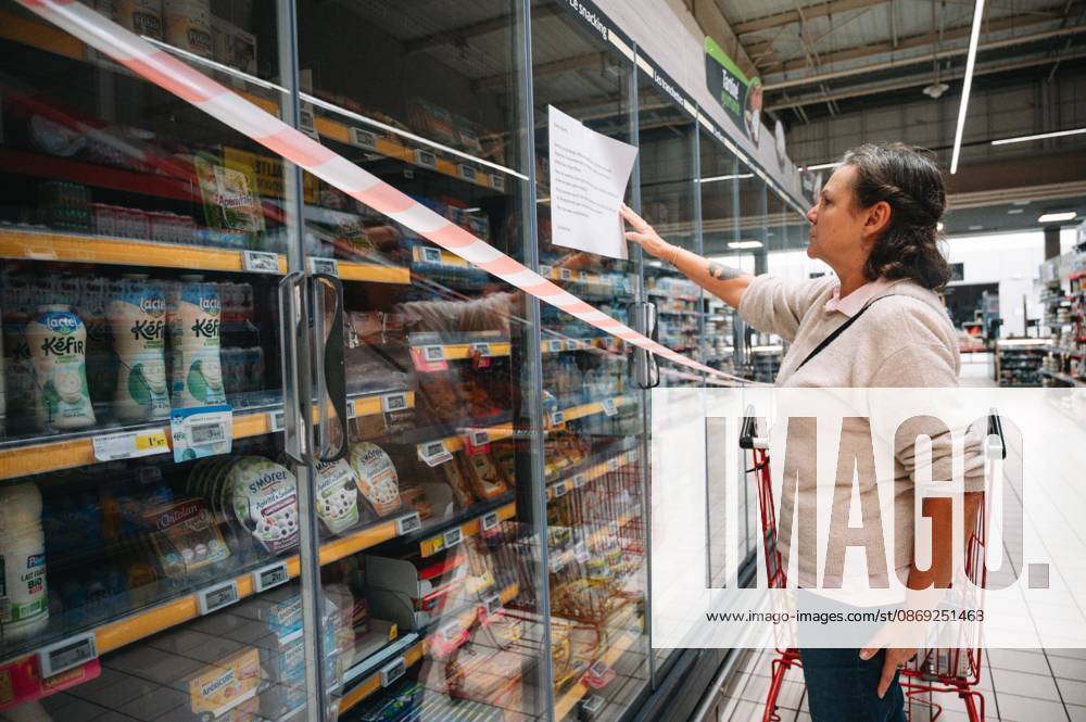 CYBERATTACK ON REFRIGERATION SYSTEMS IN SUPERMARKETS PHOTOPQR OUEST FRANCE ELSA RANCEL OUEST FRANCE LANNION OCTOBER 12, 2026 A cyberattack affected the refrigeration systems of about 100 major retail chains, such as Intermarché, Super U, and Leclerc, on Monday, October 12, 2026. Here, at this Intermarché in the Côtes-d’Armor—the store does not wish to be identified or named—the refrigerators in all the fresh and frozen food aisles have been shut down. THE SUPERMARKET DOES NOT WISH TO BE NAMED, SIMPLY A SCENE FROM AN INTERMARCHÉ IN THE CÔTES-D’ARMOR Photo by ELSA RANCEL, OUEST FRANCE Several large and medium-sized retailers were victims of a cyberattack that affected refrigeration equipment on the night of Monday, October 12, 2026, in LANNI