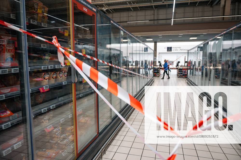 Cyberattack on Refrigerators PHOTOPQR OUEST FRANCE ELSA RANCEL OUEST FRANCE LANNION October 12, 2026 A cyberattack affected the refrigeration systems of about 100 major retail chains, such as Intermarché, Super U, and Leclerc, on Monday, October 12, 2026. Here, at this Intermarché in the Côtes-d’Armor—the store does not wish to be identified or named—the refrigerators in all the fresh and frozen food aisles have been shut down. THE SUPERMARKET DOES NOT WISH TO BE NAMED, SIMPLY A SCENE FROM AN INTERMARCHÉ IN THE CÔTES-D’ARMOR Photo by ELSA RANCEL, OUEST FRANCE Several large and medium-sized retailers were victims of a cyberattack that affected refrigeration equipment on the night of Monday, October 12, 2026, in LANNION, France