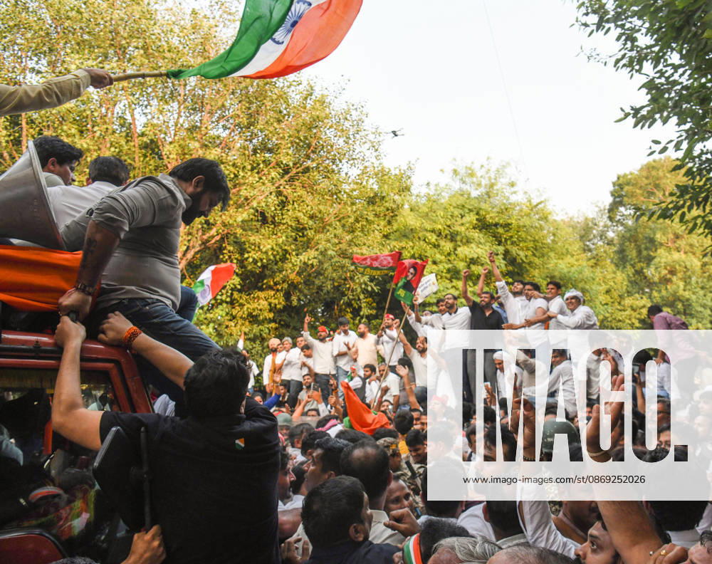INDIA bloc leaders call for a march towards the Supreme Court New Delhi, Oct 12 (ANI): Supporters in large numbers gather during the INDIA bloc protest march to the Supreme Court against Chief Election Commissioner Gyanesh Kumar, in New Delhi on Monday. New Delhi Delhi India