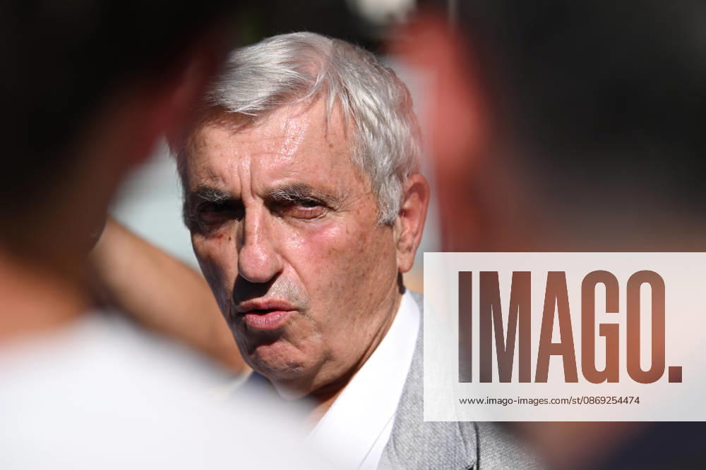NEWS : Le principal d un college et une professeure blessàs par balle par un tir de fusil de chasse à Aubagne Jean-Pierre Squillari, Maire d Aubagne, le 12 octobre 2026. AubagneFrance