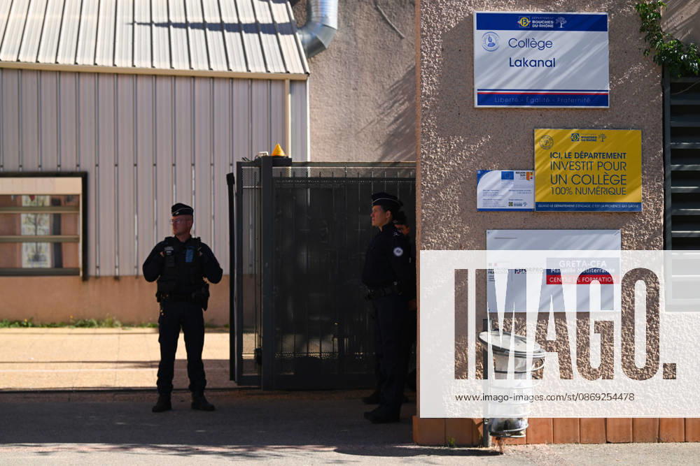 NEWS : Le principal d un college et une professeure blessàs par balle par un tir de fusil de chasse à Aubagne Le principal du college Lakanal à Aubagne et une professeure blessàs par balle par un tir de fusil de chasse, le 12 octobre 2026. AubagneFrance
