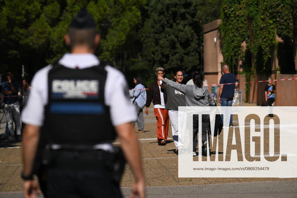 NEWS : Le principal d un college et une professeure blessàs par balle par un tir de fusil de chasse à Aubagne Le principal du college Lakanal à Aubagne et une professeure blessàs par balle par un tir de fusil de chasse, le 12 octobre 2026. AubagneFrance