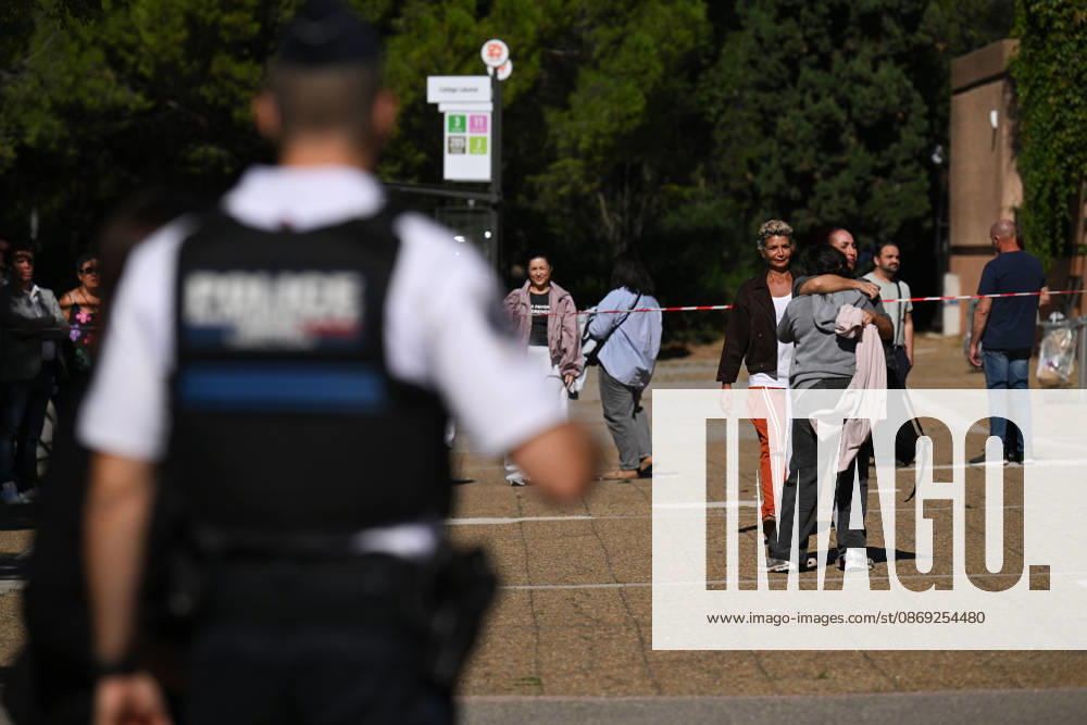 NEWS : Le principal d un college et une professeure blessàs par balle par un tir de fusil de chasse à Aubagne Le principal du college Lakanal à Aubagne et une professeure blessàs par balle par un tir de fusil de chasse, le 12 octobre 2026. AubagneFrance