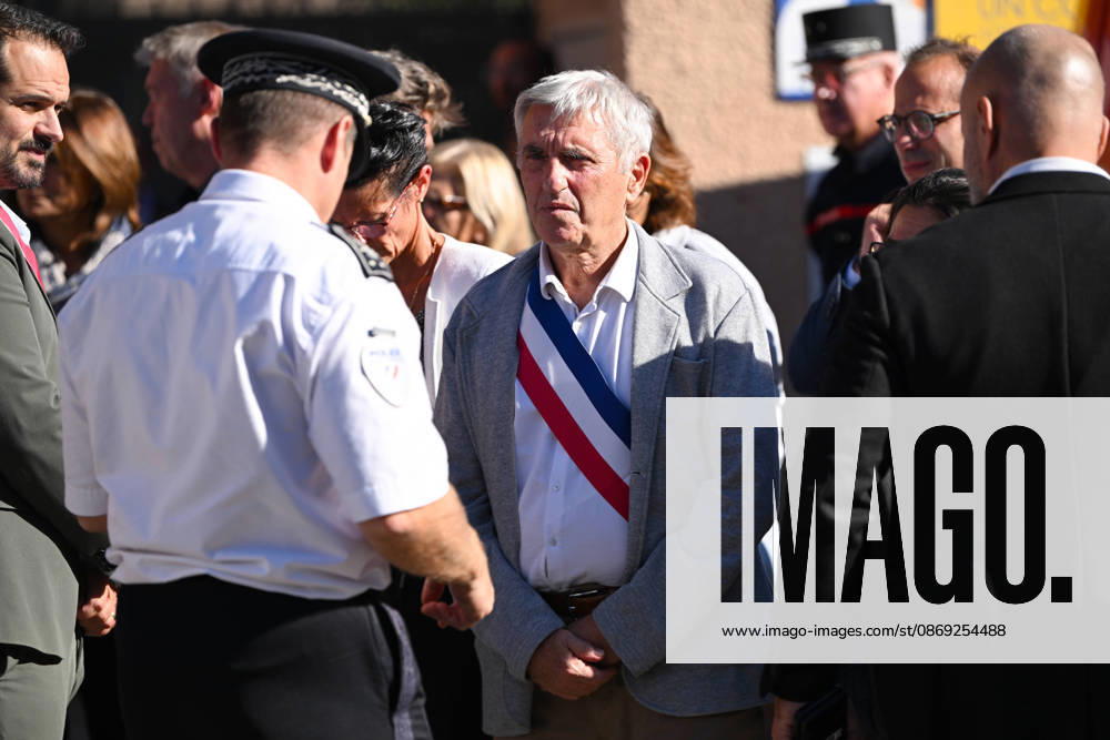 NEWS : Le principal d un college et une professeure blessàs par balle par un tir de fusil de chasse à Aubagne Jean-Pierre Squillari, Maire d Aubagne, le 12 octobre 2026. AubagneFrance