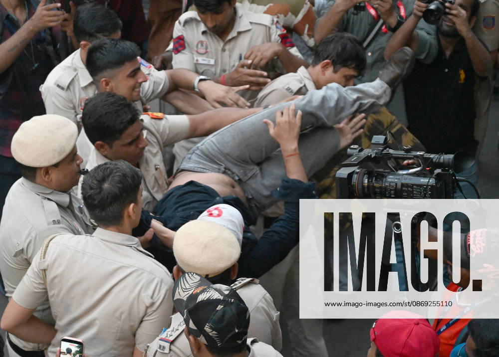 Paramilitary Forces and central armed Police forces disperse Congress and INDIA alliance supporters during the march from Connaught place to Supreme Court against the alleged SIR irregularities at Mandi House ( Bhagwan Dass Road) on October 12, 2026 in New Delhi, India. After the Chief Justice declined a meeting request from Rahul Gandhi and Mallikarjun Kharge, the Opposition took its March for Democracy to the Supreme Court, filing a petition against the Election Commission and the SIR process. (Photo by Sonu Mehta Hindustan Times) LoP Rahul Gandhi, INDIA Bloc Leaders March Toward Supreme Court Against CEC Gyanesh Kumar