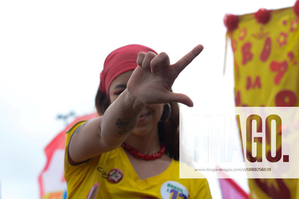 RIO DE JANEIRO, RJ - 12.10.2026: BRASIL PELA DEMOCRACIA RJ - Pro-Lula rally held this afternoon (12) during Brazil for democracy RJ held in Copacabana in Rio de Janeiro, RJ. x3030152x CarlosxSanttos