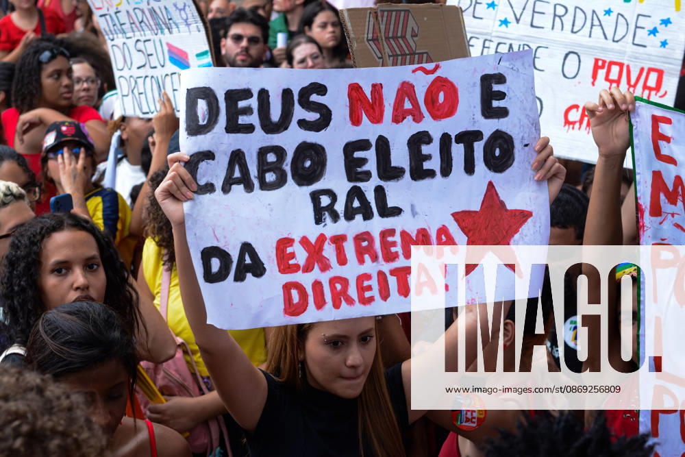RIO DE JANEIRO, RJ - 12.10.2026: BRASIL PELA DEMOCRACIA RJ - Pro-Lula rally held this afternoon (12) during Brazil for democracy RJ held in Copacabana in Rio de Janeiro, RJ. x3030226x CarlosxSanttos