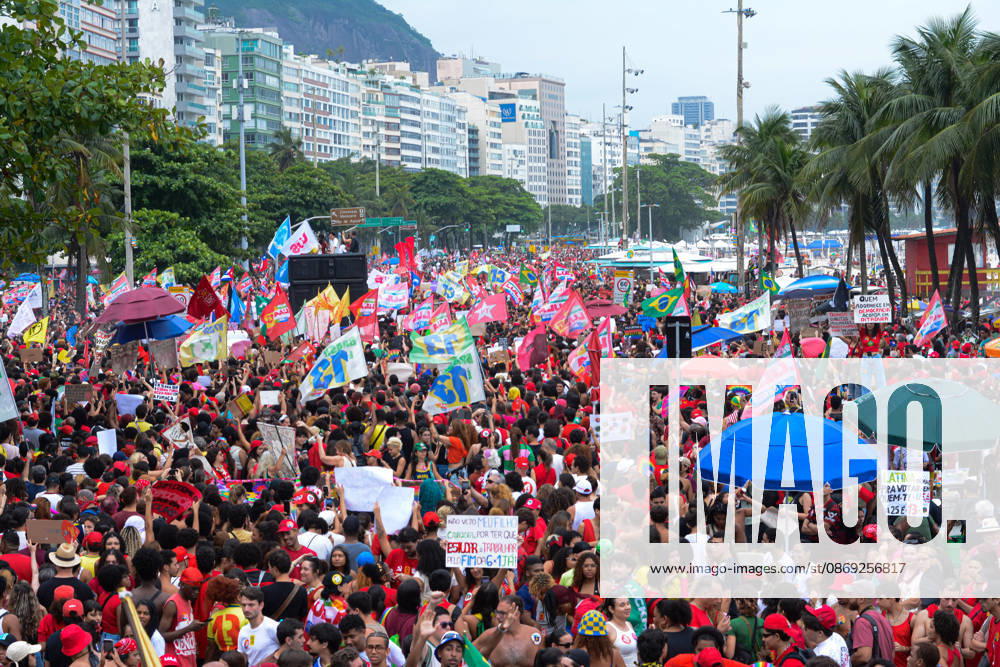 RIO DE JANEIRO, RJ - 12.10.2026: BRASIL PELA DEMOCRACIA RJ - Pro-Lula rally held this afternoon (12) during Brazil for democracy RJ held in Copacabana in Rio de Janeiro, RJ. x3030229x CarlosxSanttos