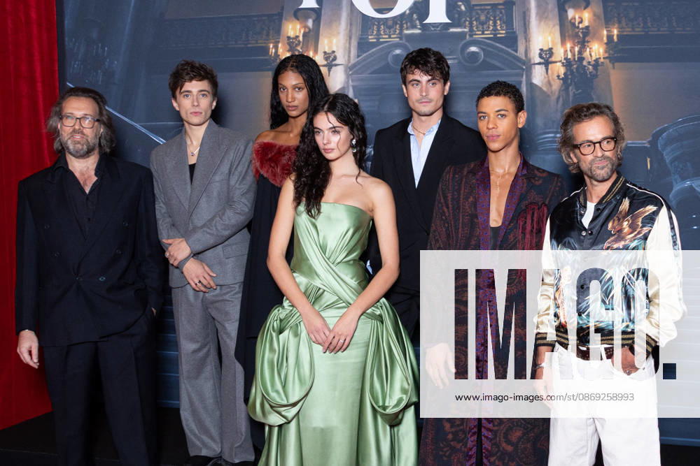 Le Fantome De L Opera Paris Film Premiere Alexandre Castagnetti, Axel Auriant, Laîka Blanc Francard, Deva Cassel, Julien De Saint-Jean, Guillaume Diop, Romain Duris attends Le Fantôme de lOpéra Paris Film Premiere at Pathe Palace on October 12, 2026 in Paris, France. Photo by Nasser Berzane ABACAPRESS.COM Paris France