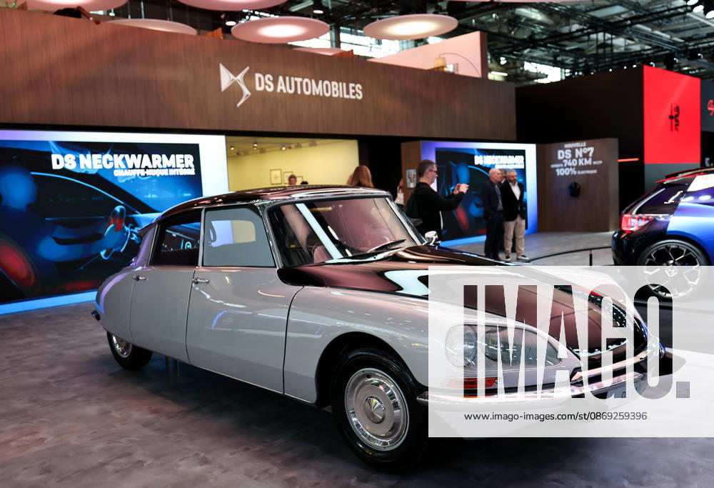 (261012) -- PARIS, Oct. 12, 2026 -- A vehicle on display is seen during the Paris Motor Show in Paris, France, Oct. 12, 2026. The 2026 Paris Motor Show kicked off here on Monday. ) FRANCE-PARIS-MOTOR SHOW 2026 WuxHuiwo