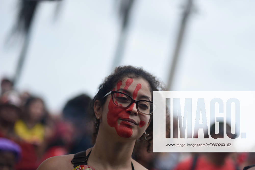 Supporters of Brazil s President Lula rally along Copacabana Beach RIO DE JANEIRO, BRAZIL - OCTOBER 12: Supporters of Brazilian President Luiz Inacio Lula da Silva gather along Avenida Atlantica at Copacabana Beach in Rio de Janeiro, Brazil, on October 12, 2026. The mass rally formed part of the Workers Party (PT) mobilization ahead of the high-stakes presidential runoff against Liberal Party (PL) candidate Senator Flavio Bolsonaro. Fabio Teixeira Anadolu Rio de Janeiro Brazil. Editorial use only. Please get in touch for any other usage.