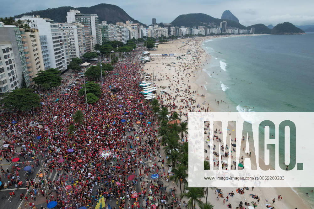 Supporters of Brazil s President Lula rally along Copacabana Beach RIO DE JANEIRO, BRAZIL - OCTOBER 12: Supporters of Brazilian President Luiz Inacio Lula da Silva gather along Avenida Atlantica at Copacabana Beach in Rio de Janeiro, Brazil, on October 12, 2026. The mass rally formed part of the Workers Party (PT) mobilization ahead of the high-stakes presidential runoff against Liberal Party (PL) candidate Senator Flavio Bolsonaro. Fabio Teixeira Anadolu Rio de Janeiro Brazil. Editorial use only. Please get in touch for any other usage.
