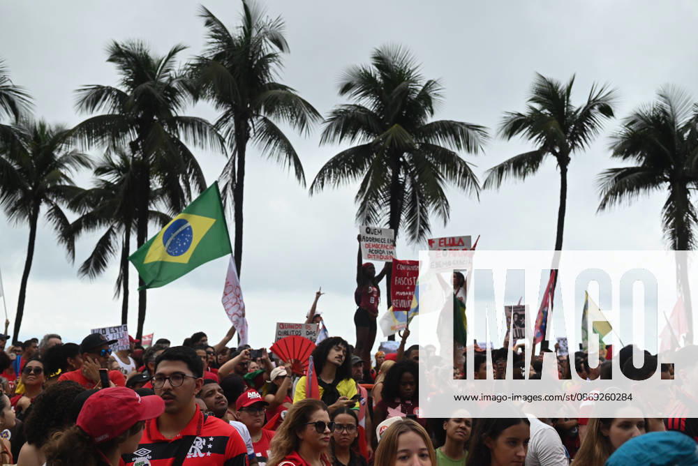 Supporters of Brazil s President Lula rally along Copacabana Beach RIO DE JANEIRO, BRAZIL - OCTOBER 12: Supporters of Brazilian President Luiz Inacio Lula da Silva gather along Avenida Atlantica at Copacabana Beach in Rio de Janeiro, Brazil, on October 12, 2026. The mass rally formed part of the Workers Party (PT) mobilization ahead of the high-stakes presidential runoff against Liberal Party (PL) candidate Senator Flavio Bolsonaro. Fabio Teixeira Anadolu Rio de Janeiro Brazil. Editorial use only. Please get in touch for any other usage.
