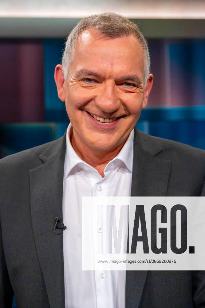 Hart aber Fair aus Köln am 12. Oktober 2026. Im Bild Jan van Aken, Bundestagsabgeordneter der Linken. Bärbel Bas ist als Arbeitsministerin und SPD-Vorsitzende zurückgetreten. Wurde sie Unmenschlich behandelt? Die politische Mitte in Deutschland wird leer. CDU und SPD kämpfen um ihr Überleben. Die AfD greift in einzelnen Bundesländern nach der Macht. Die Klamroths Gäste diskutierten kontrovers über die Zukunft Deutschlands. Köln Nordrhein-Westfalen Deutschland
