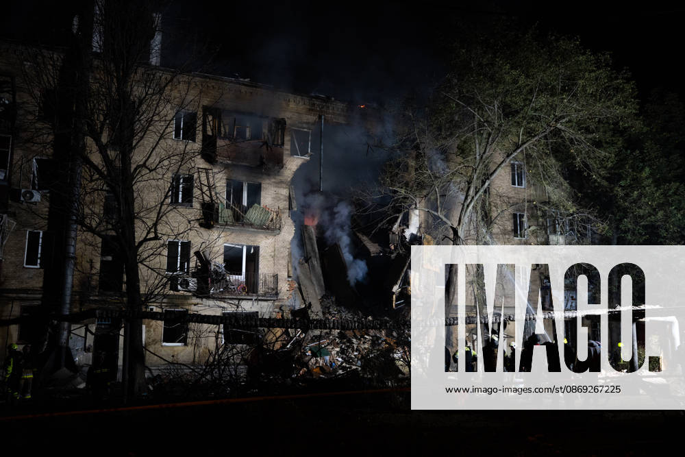 Local rescue workers and volunteers clear rubble following a Russian Missile attack on a residential area that killed multiple people in Kharkiv, Ukraine. Emergency crews search through the heavily damaged building and collapsed sections of the building for survivors and the remains of those killed in the attack. Kharkiv Ukraine - ZUMAm350 20261012_zip_m350_009
