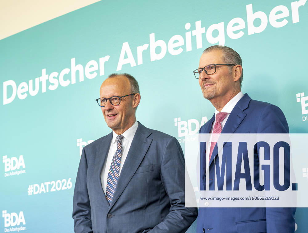 Friedrich Merz besucht Arbeitgebertag 2026 EUR, Deutschland, Berlin, 13.10.2026: Bundeskanzler Friedrich Merz (CDU) und Arbeitgeberpräsident Rainer Dulger auf dem Arbeitgebertag 2026 der Bundesvereinigung der Deutschen Arbeitgeberverbände.