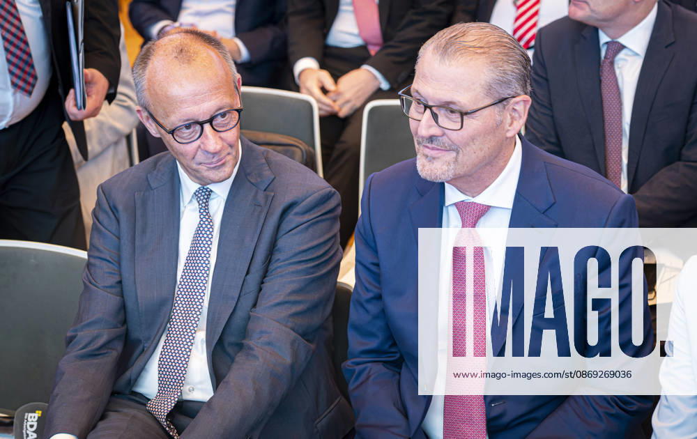 Friedrich Merz besucht Arbeitgebertag 2026 EUR, Deutschland, Berlin, 13.10.2026: Bundeskanzler Friedrich Merz (CDU) und Arbeitgeberpräsident Rainer Dulger auf dem Arbeitgebertag 2026 der Bundesvereinigung der Deutschen Arbeitgeberverbände.