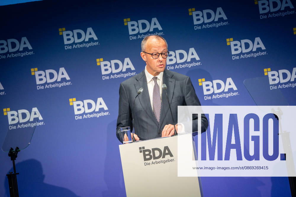 Bundeskanzler Friedrich Merz während seiner Rede vor dem Arbeitgebertag;Deutsche Arbeitgebertag 2026 - Bundesvereinigung der Deutschen Arbeitgeberverbände BDA, Berlin Berlin Deutschland bcc, Berliner Congress Center