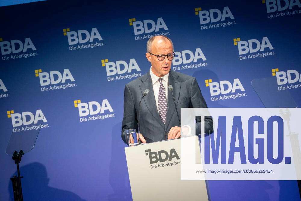 Bundeskanzler Friedrich Merz während seiner Rede vor dem Arbeitgebertag;Deutsche Arbeitgebertag 2026 - Bundesvereinigung der Deutschen Arbeitgeberverbände BDA, Berlin Berlin Deutschland bcc, Berliner Congress Center
