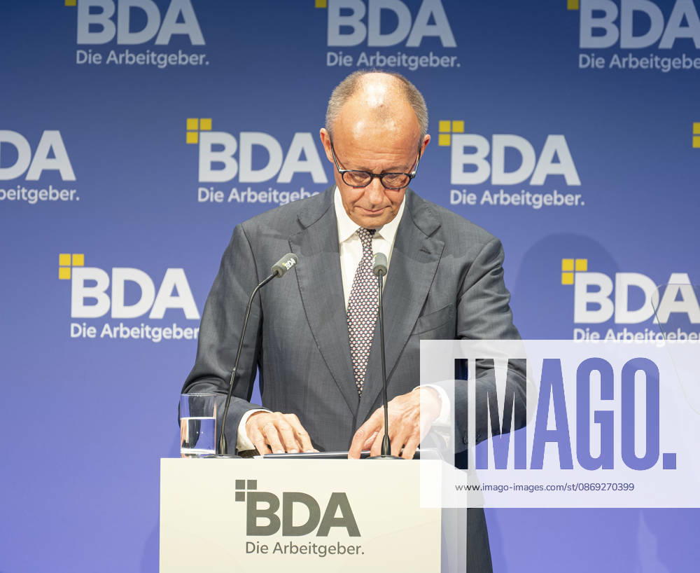 Friedrich Merz besucht Arbeitgebertag 2026 EUR, Deutschland, Berlin, 13.10.2026: Bundeskanzler Friedrich Merz (CDU) hält eine Keynote auf dem Arbeitgebertag 2026 der Bundesvereinigung der Deutschen Arbeitgeberverbände.