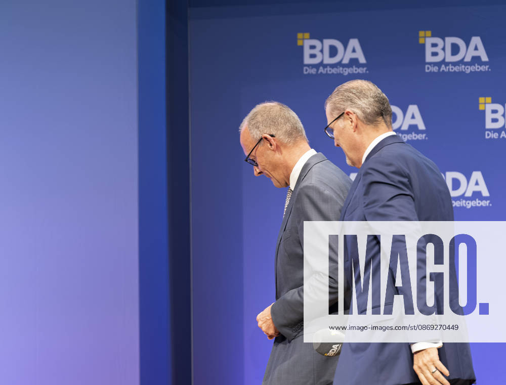 Friedrich Merz + Rainer Dulger EUR, Deutschland, Berlin, 13.10.2026: Bundeskanzler Friedrich Merz (CDU) und Rainer Dulger, Arbeitgeberpräsidenthält Dialog auf dem Arbeitgebertag 2026 der Bundesvereinigung der Deutschen Arbeitgeberverbände.