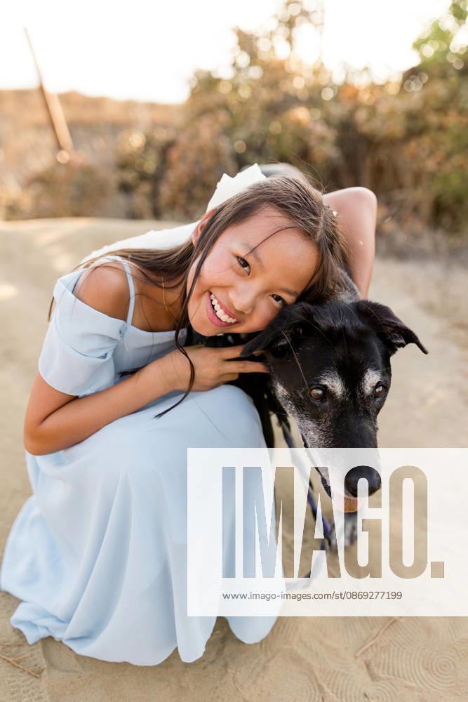 Happy young girl hugging her senior black dog outdoors San Diego, California, United States CR_JIDE261009-2128462-01 ,model released, Symbolfoto ,property released