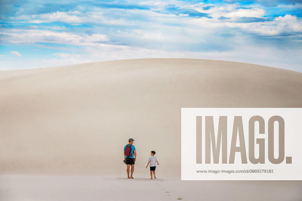 Father and son explore vast minimalist sand dunes Tulsa, Oklahoma, United States CR_KRRY261009-2124149-01 ,model released, Symbolfoto ,property released