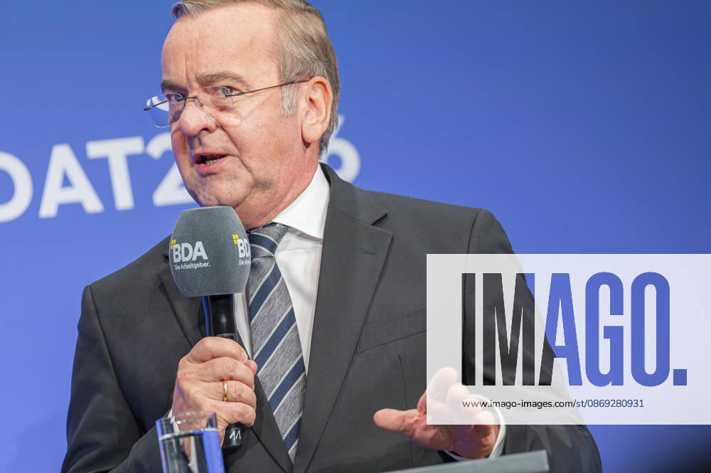 Boris Pistorius besucht Arbeitgebertag 2026 EUR, Deutschland, Berlin, 13.10.2026: Boris Pistorius (SPD) Bundesminister der Verteidigung im Interview und Panel auf dem Arbeitgebertag 2026 der Bundesvereinigung der Deutschen Arbeitgeberverbände.