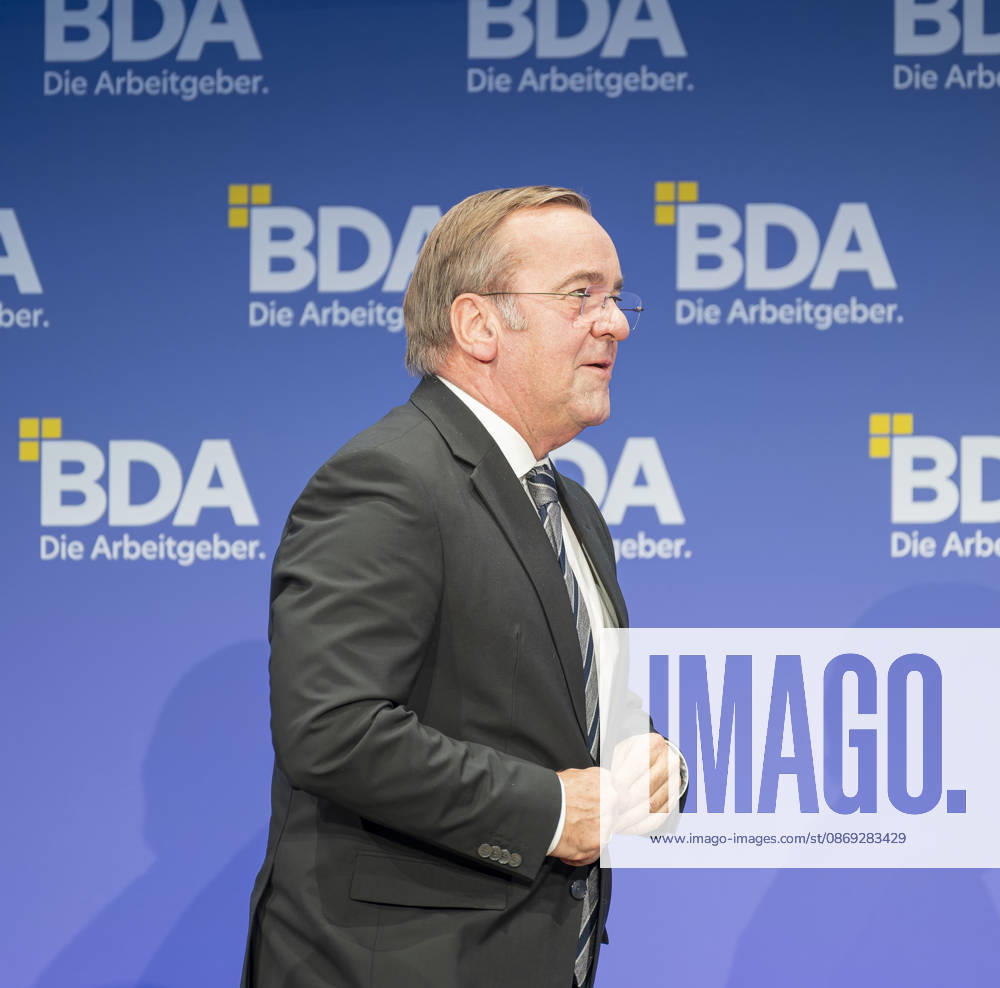 Boris Pistorius besucht Arbeitgebertag 2026 EUR, Deutschland, Berlin, 13.10.2026: Boris Pistorius (SPD) Bundesminister der Verteidigung im Interview und Panel auf dem Arbeitgebertag 2026 der Bundesvereinigung der Deutschen Arbeitgeberverbände.