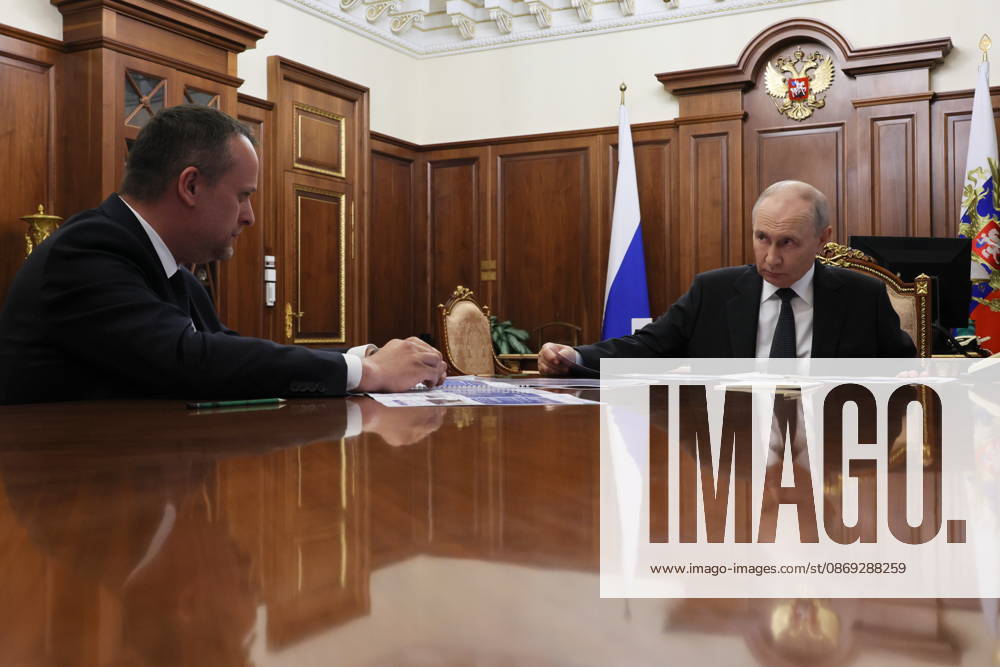 RUSSIA, MOSCOW - OCTOBER 13, 2026: Russian President Vladimir Putin (R) and Russian Transport Minister Andrei Nikitin talk during a meeting Moscow Russia - ZUMAt113 20261013_zaa_t113_181