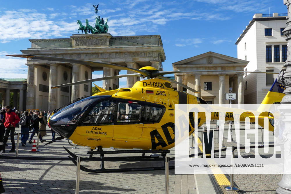 Hubschrauber berlin 7aIMG: 0576885 FüllerBerlin, Berlin, Deutschland