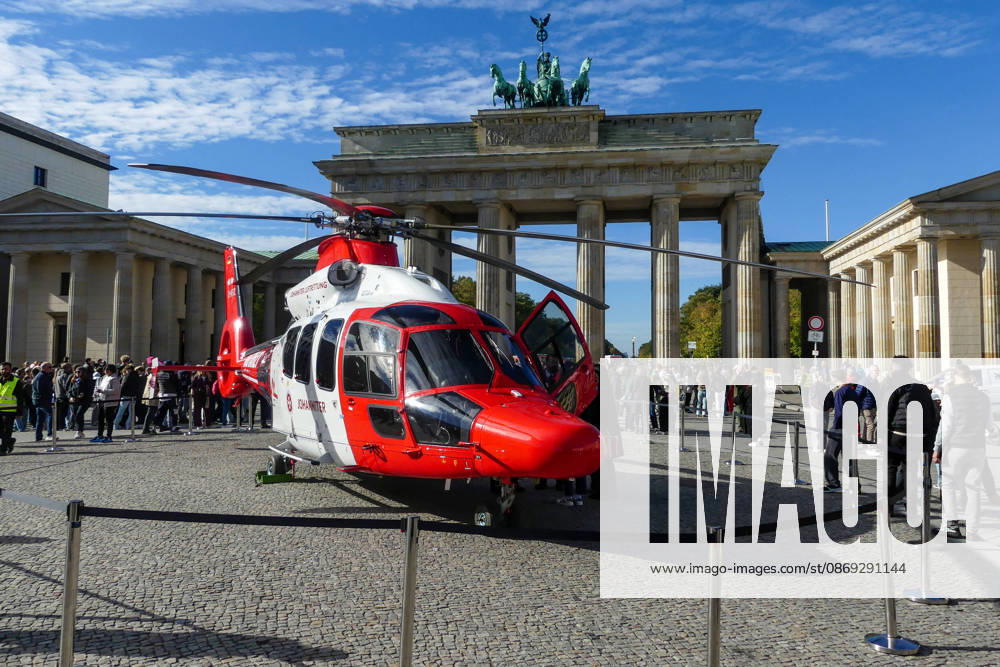 Hubschrauber berlin 7aIMG: 0576887 FüllerBerlin, Berlin, Deutschland