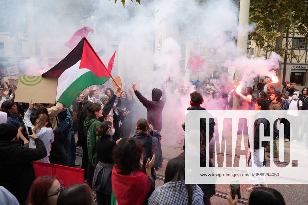 Students protest in Saint-Etienne, France SAINT-ETIENNE, FRANCE - OCTOBER 13: Thousands of people, carrying placards and Palestinian flags, march during a demonstration called by education unions and high school representatives amid the third teachers strike in two weeks in Saint-Etienne, France, on October 13, 2026. According to the prefecture, around 2,000 people took part in the march, while unions estimated the turnout at at least 4,000. A student delegation was due to meet with the prefect, while high school students called for another day of action on October 17. Stringer Anadolu Saint-Etienne France. Editorial use only. Please get in touch for any other usage.