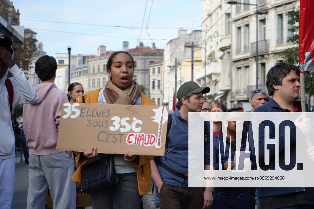 Students protest in Saint-Etienne, France SAINT-ETIENNE, FRANCE - OCTOBER 13: Thousands of people, carrying placards, march during a demonstration called by education unions and high school representatives amid the third teachers strike in two weeks in Saint-Etienne, France, on October 13, 2026. According to the prefecture, around 2,000 people took part in the march, while unions estimated the turnout at at least 4,000. A student delegation was due to meet with the prefect, while high school students called for another day of action on October 17. Stringer Anadolu Saint-Etienne France. Editorial use only. Please get in touch for any other usage.