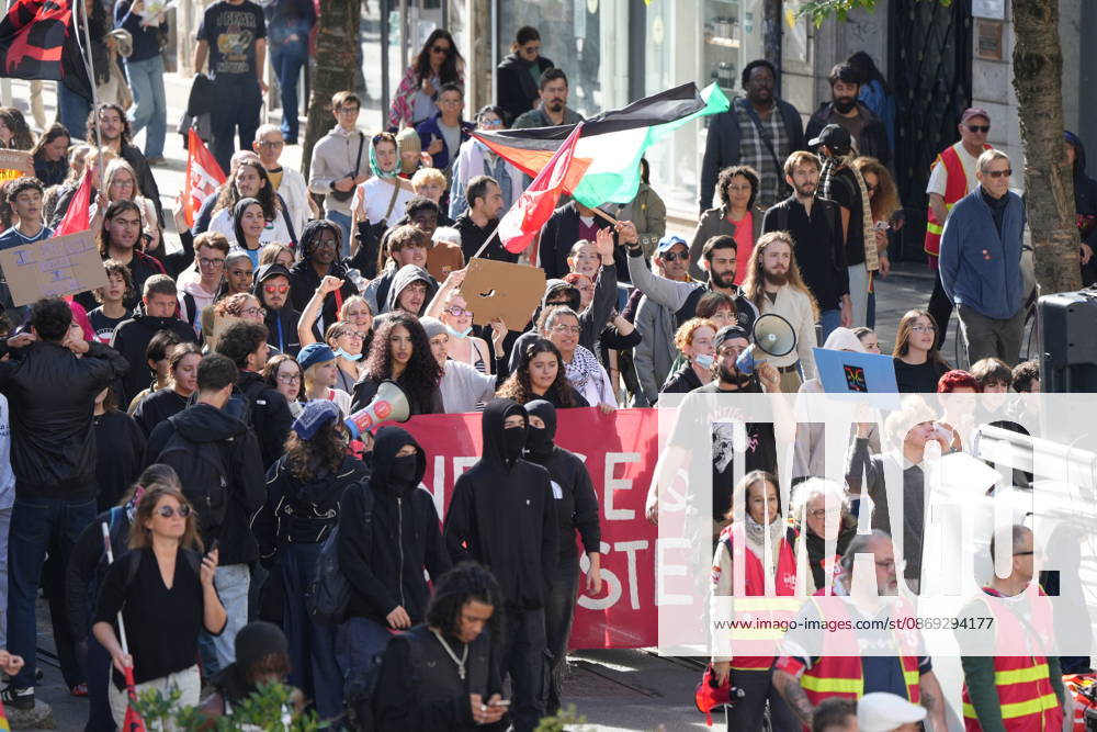 Students protest in Saint-Etienne, France SAINT-ETIENNE, FRANCE - OCTOBER 13: Thousands of people, carrying placards and Palestinian flags, march during a demonstration called by education unions and high school representatives amid the third teachers strike in two weeks in Saint-Etienne, France, on October 13, 2026. According to the prefecture, around 2,000 people took part in the march, while unions estimated the turnout at at least 4,000. A student delegation was due to meet with the prefect, while high school students called for another day of action on October 17. Stringer Anadolu Saint-Etienne France. Editorial use only. Please get in touch for any other usage.