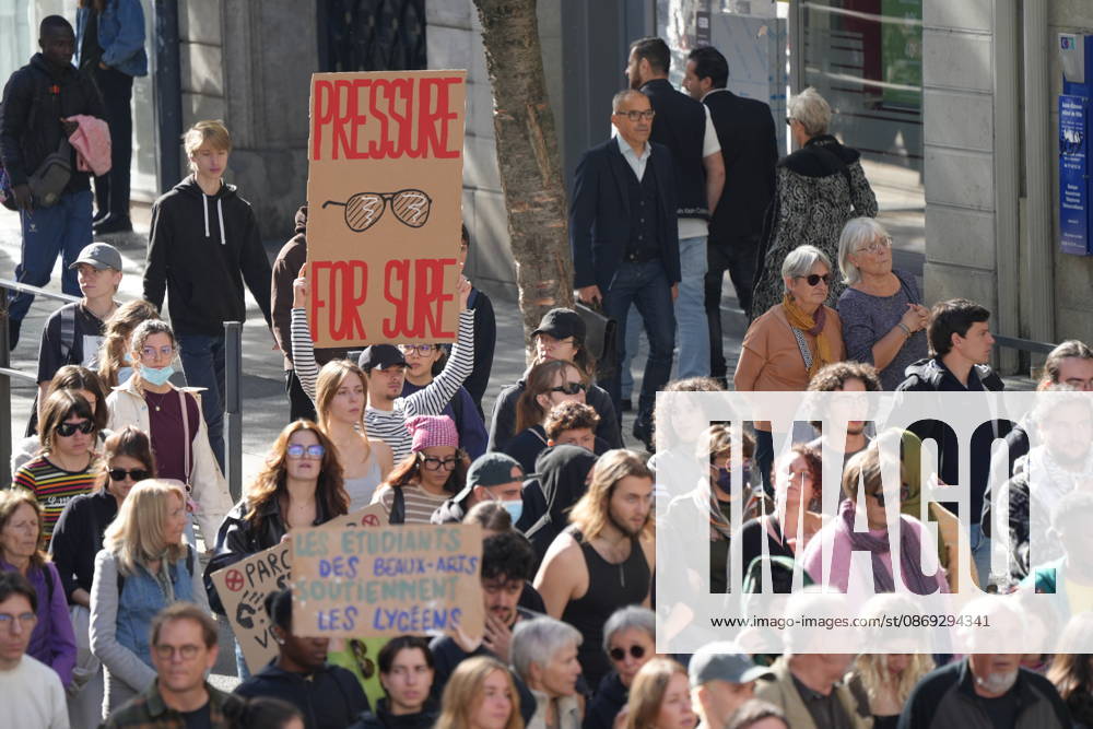 Students protest in Saint-Etienne, France SAINT-ETIENNE, FRANCE - OCTOBER 13: Thousands of people, carrying placards, march during a demonstration called by education unions and high school representatives amid the third teachers strike in two weeks in Saint-Etienne, France, on October 13, 2026. According to the prefecture, around 2,000 people took part in the march, while unions estimated the turnout at at least 4,000. A student delegation was due to meet with the prefect, while high school students called for another day of action on October 17. Stringer Anadolu Saint-Etienne France. Editorial use only. Please get in touch for any other usage.